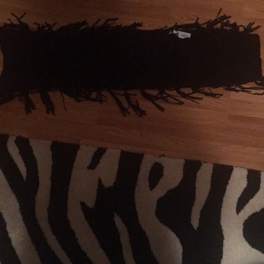 Black infiniti scarf - Picture 2 of 5